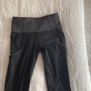 black LULU LEMON leggings. 🖤🤍🖤